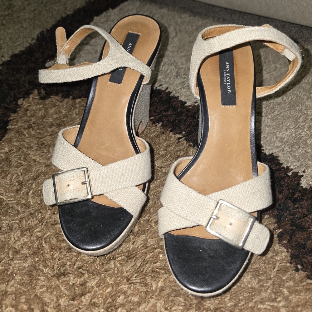 Size 7 Ann taylor used wedge